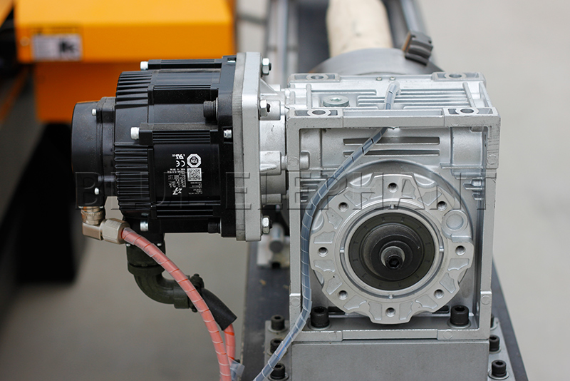 自動(dòng)換刀開(kāi)料機(jī)零部件