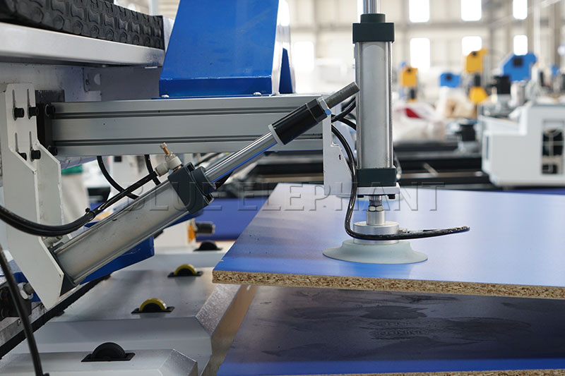 四工序開(kāi)料機(jī)帶自動(dòng)上下料平臺(tái)