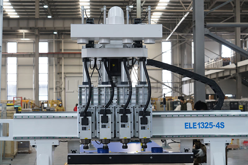 四工序開(kāi)料機(jī)帶自動(dòng)上下料平臺(tái)