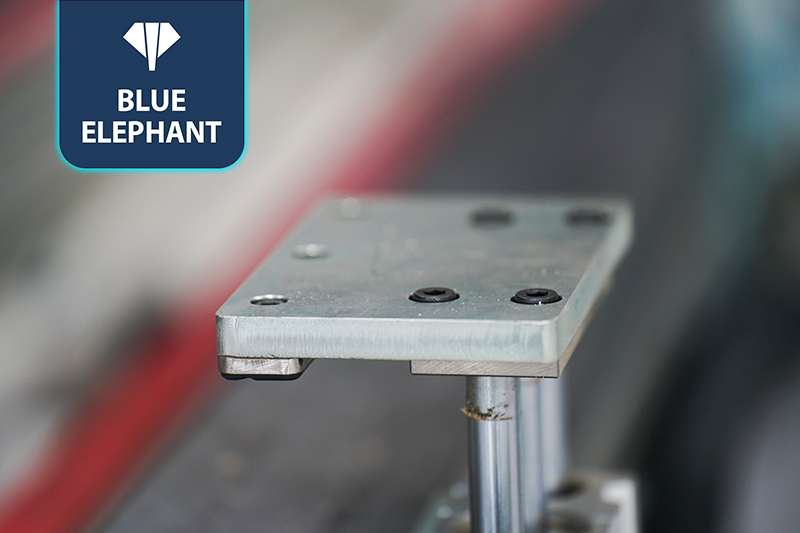 通過(guò)式雙通道鎖孔機(jī)