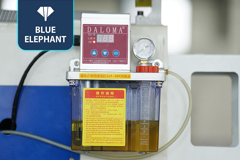 直排數(shù)控開(kāi)料機(jī)